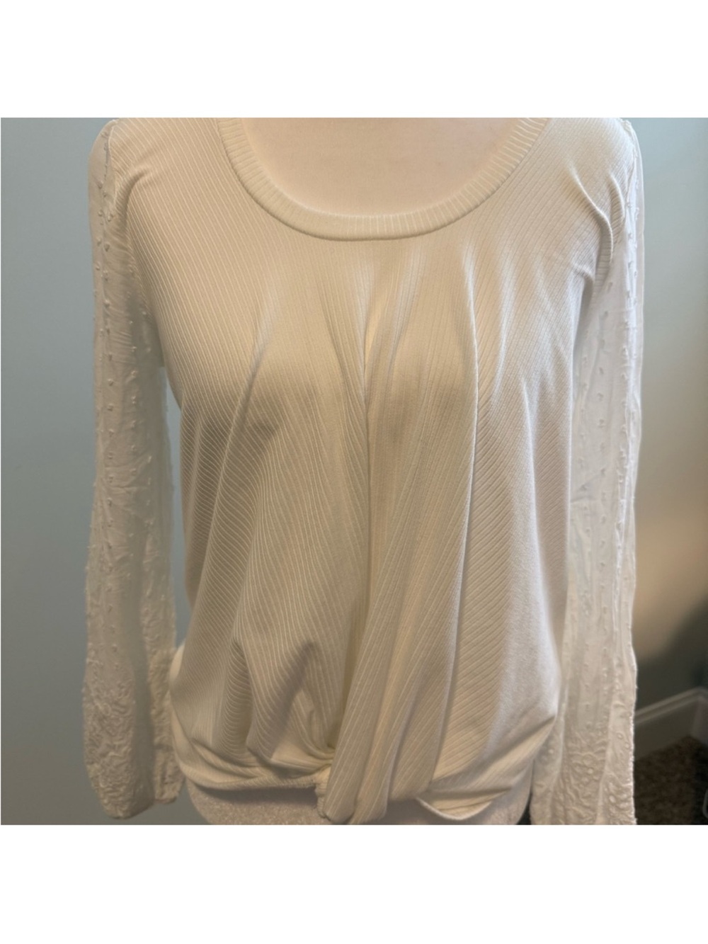 Women’s white Long-Sleeve Knit Top NWT